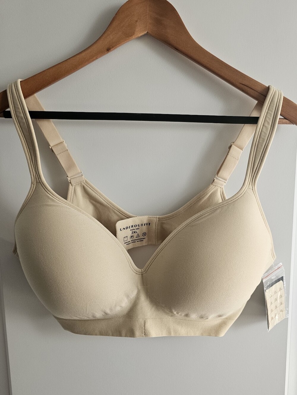 NWT UNDEROUTFIT Perfect Neckline Wireless Lightly Padded Bra Size 2XL